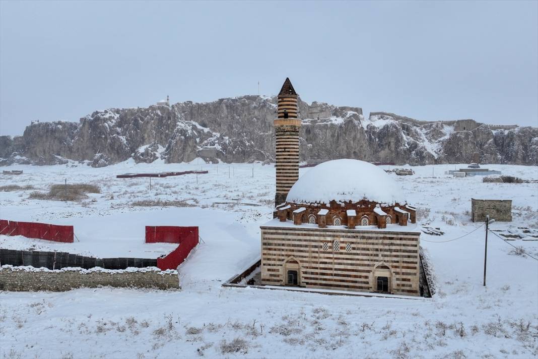Tarihi yapılar karla kaplandı 11